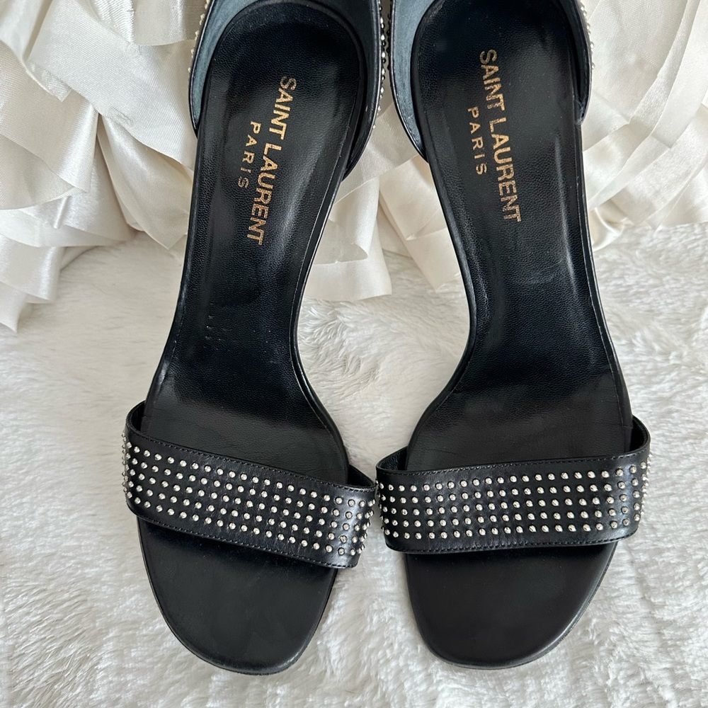 100% Autjentic studded buckle heels. Approx 4” heel. Size 38 pre owned - Picture 4 of 8